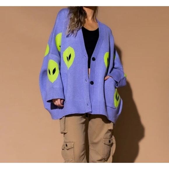 Dressed in LALA Oversized Alien Cardigan in Lavender Size L/XL - Picture 6 of 7